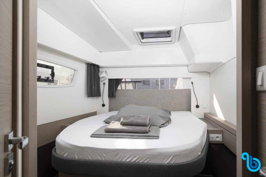 Fountaine Pajot Astrea 42, FOLLOW THE SUN