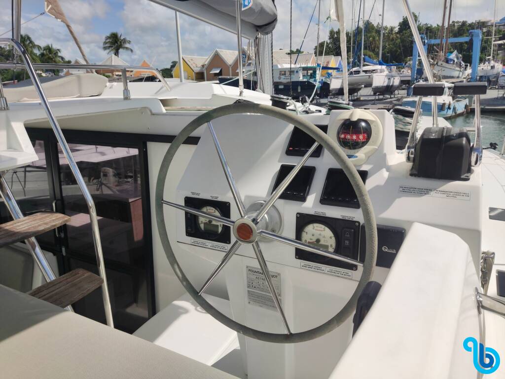 Fountaine Pajot Astrea 42, Atchoum