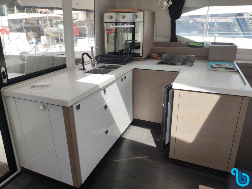 Fountaine Pajot Astrea 42, Atchoum