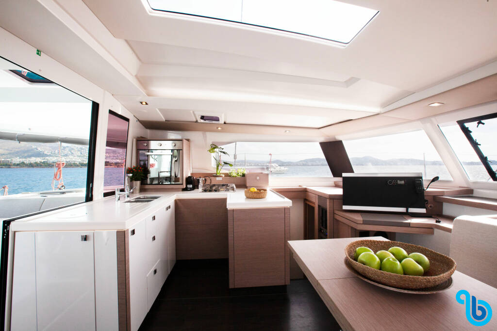 Fountaine Pajot Astrea 42, 