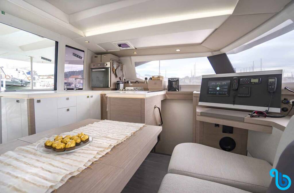 Fountaine Pajot Astrea 42, Mojo