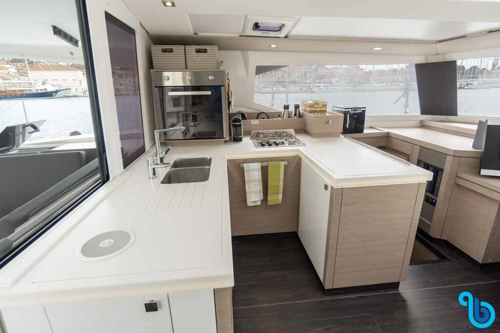 Fountaine Pajot Astrea 42, Mojo