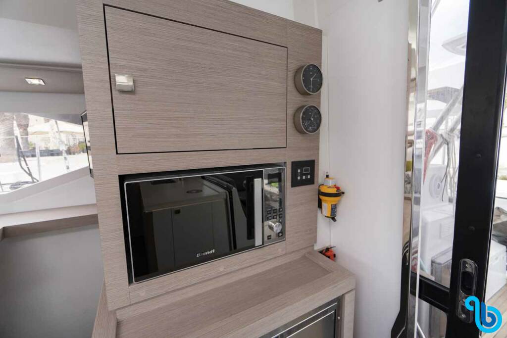 Fountaine Pajot Astrea 42, Mojo