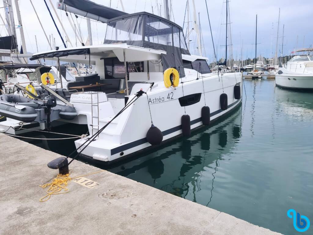 Fountaine Pajot Astrea 42, Ooga Chaka