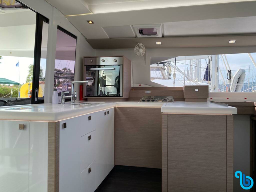 Fountaine Pajot Astrea 42, Ooga Chaka