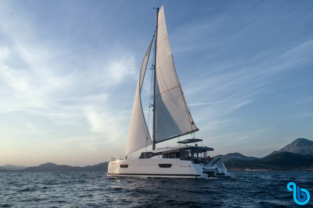 Fountaine Pajot Astrea 42, Wave