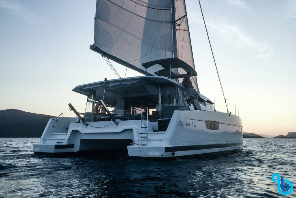 Fountaine Pajot Astrea 42, Wave