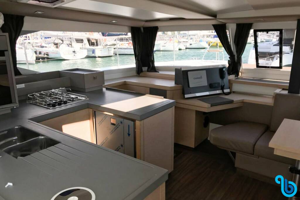 Fountaine Pajot Astrea 42, Wave