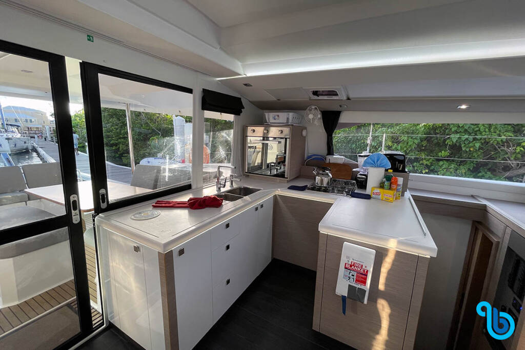 Fountaine Pajot Astrea 42, NAUTI MOLLIE