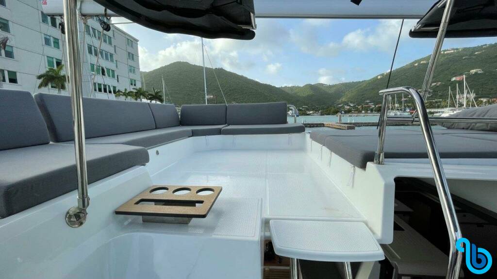 Fountaine Pajot Elba 45, Ogibni