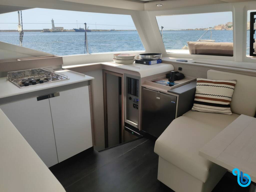 Fountaine Pajot Isla 40, Isla (Wm+Solar Pan)