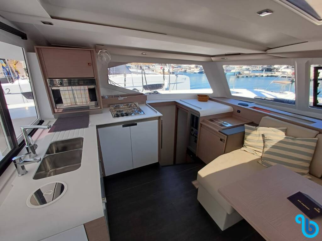 Fountaine Pajot Isla 40, Emirel