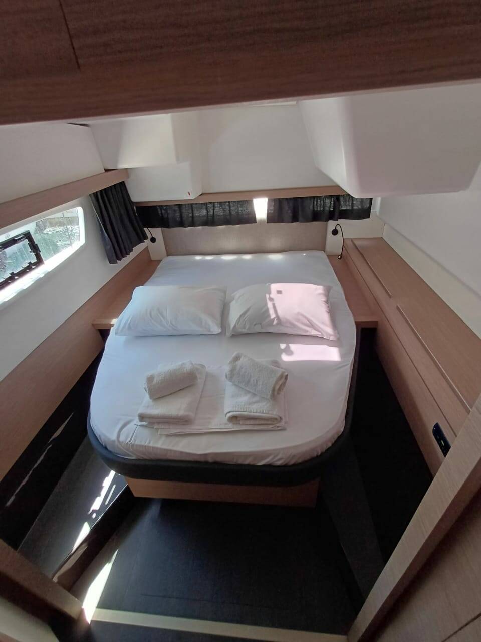 Fountaine Pajot Isla 40, Emirel