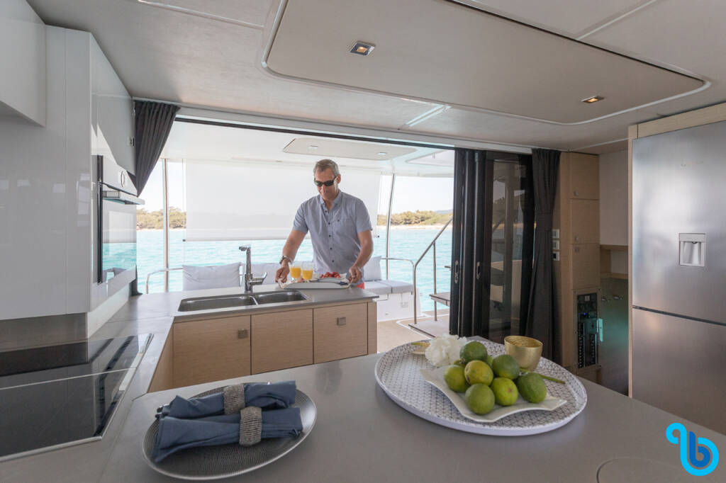 Fountaine Pajot MY6, FAMILY 2.0