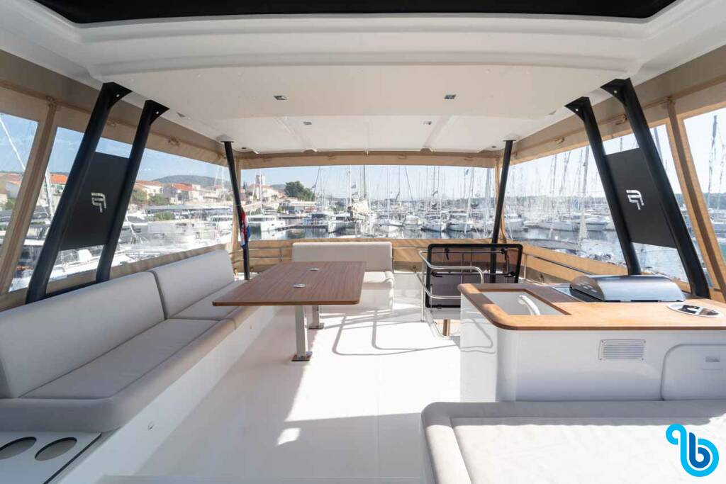 Fountaine Pajot MY6, FAMILY 2.0