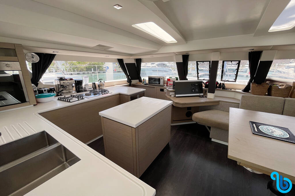 Fountaine Pajot Saba 50, GOOD VIBRATIONS