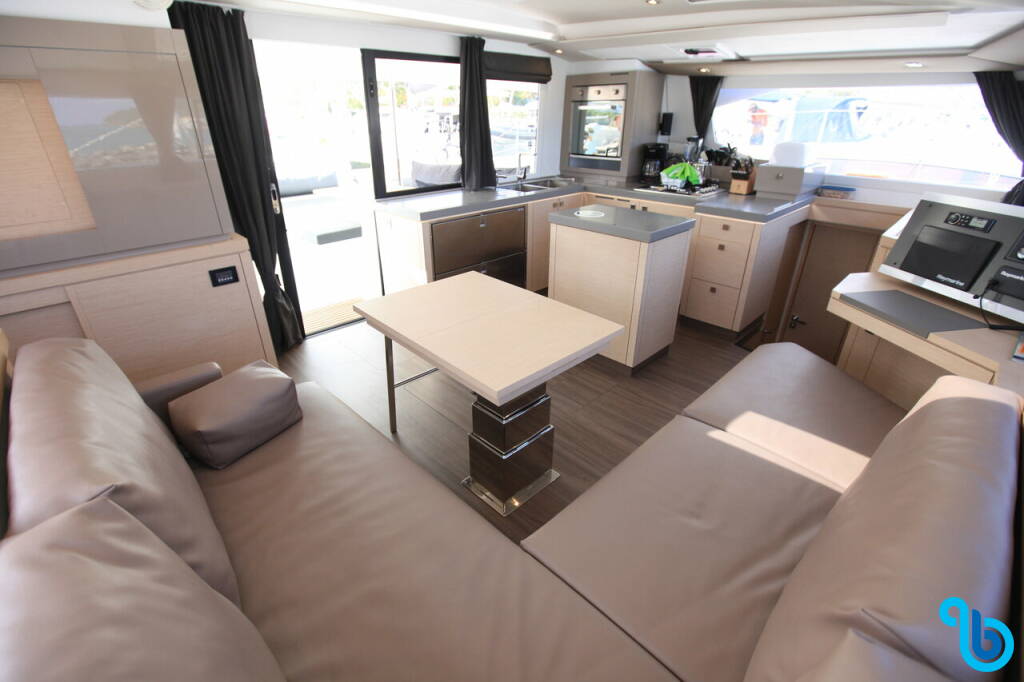 Fountaine Pajot Saona 47 (Quintet), Three Sheets