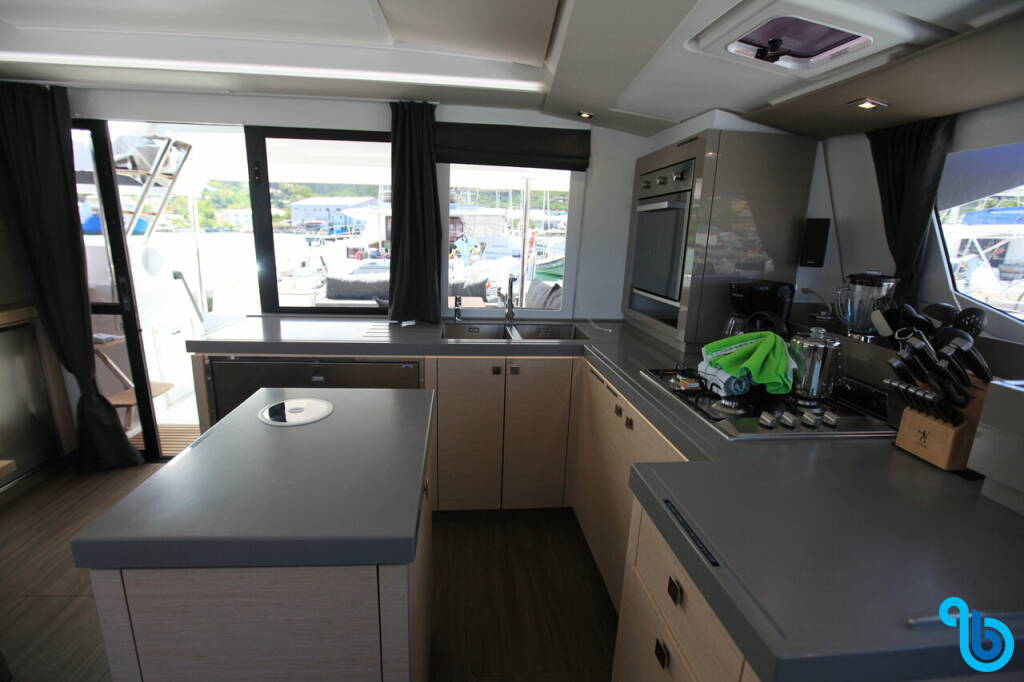 Fountaine Pajot Saona 47 (Quintet), Three Sheets