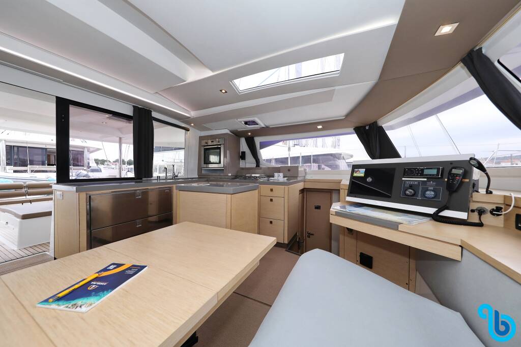 Fountaine Pajot Saona 47 (Quintet), MARTIN V