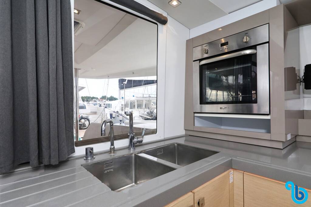 Fountaine Pajot Saona 47 (Quintet), MARTIN V