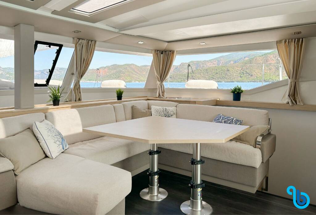 Fountaine Pajot Tanna 47, Angara