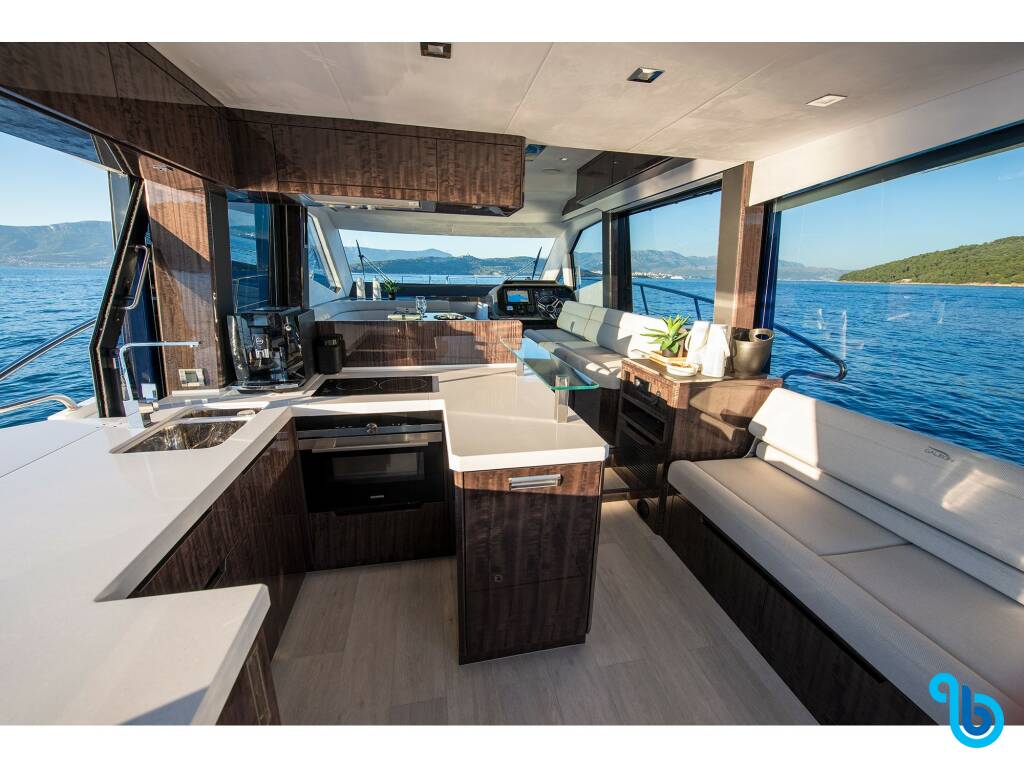 Galeon 500 Fly, 