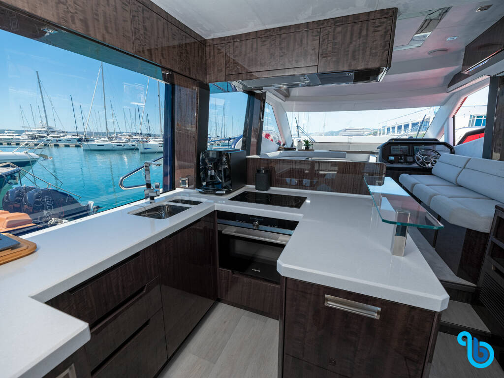 Galeon 500 Fly, 