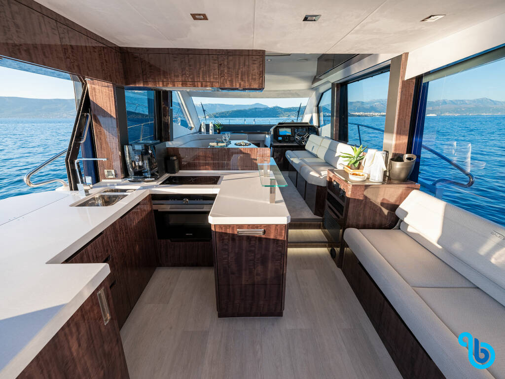 Galeon 500 Fly, 