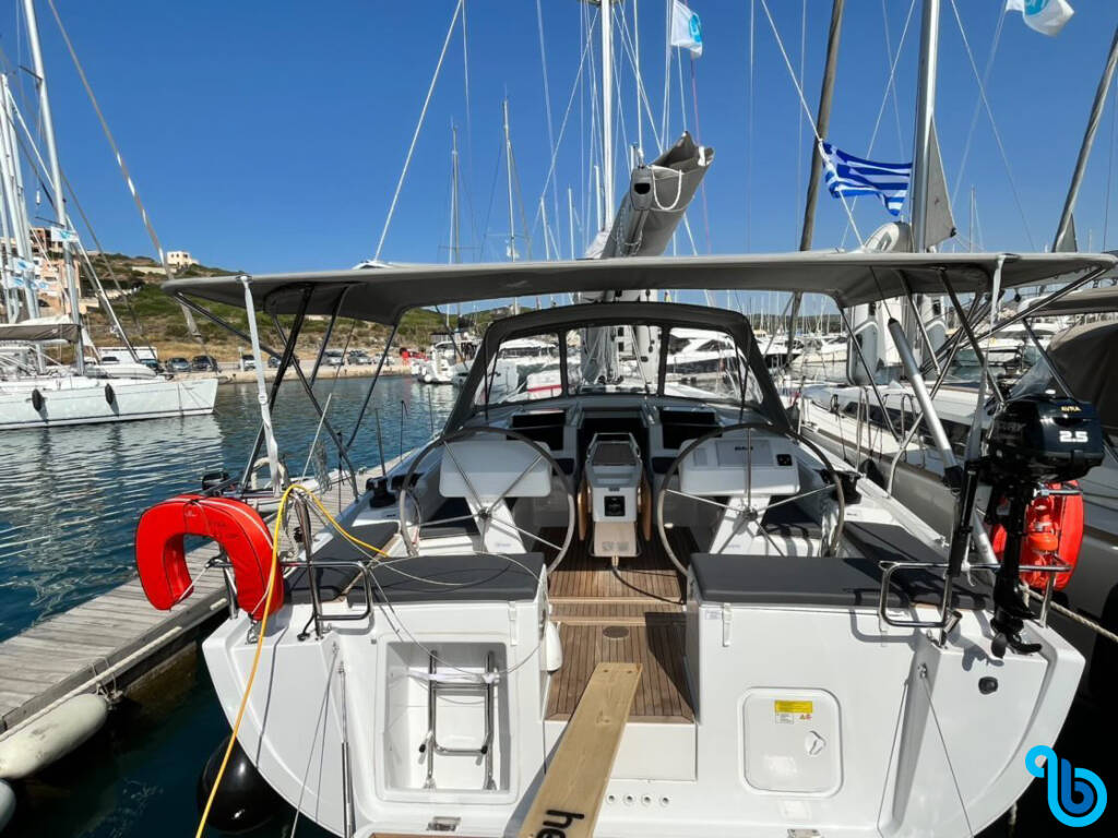 Hanse 458, Avra