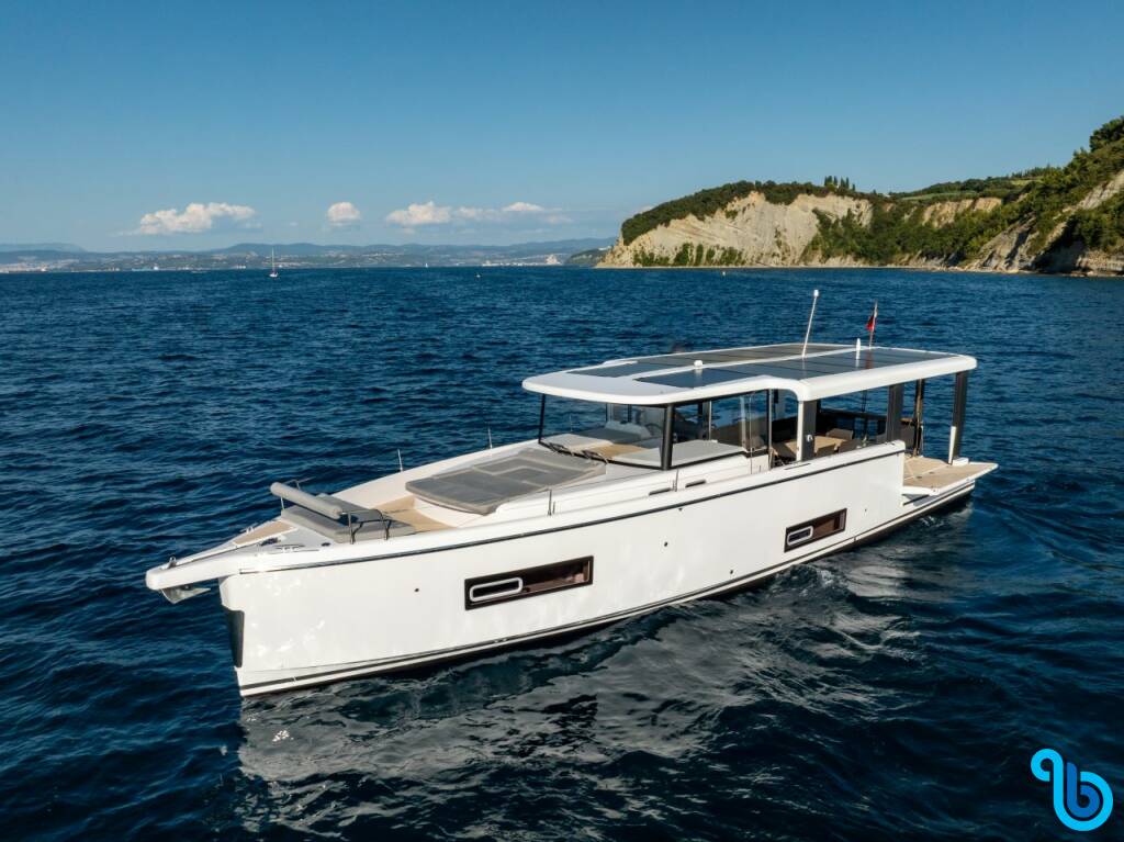 Island Cruising Boat, MYrtillus