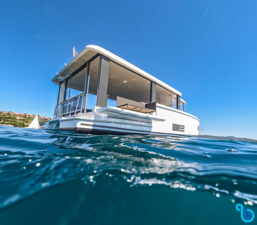 Island Cruising Boat, MYrtillus