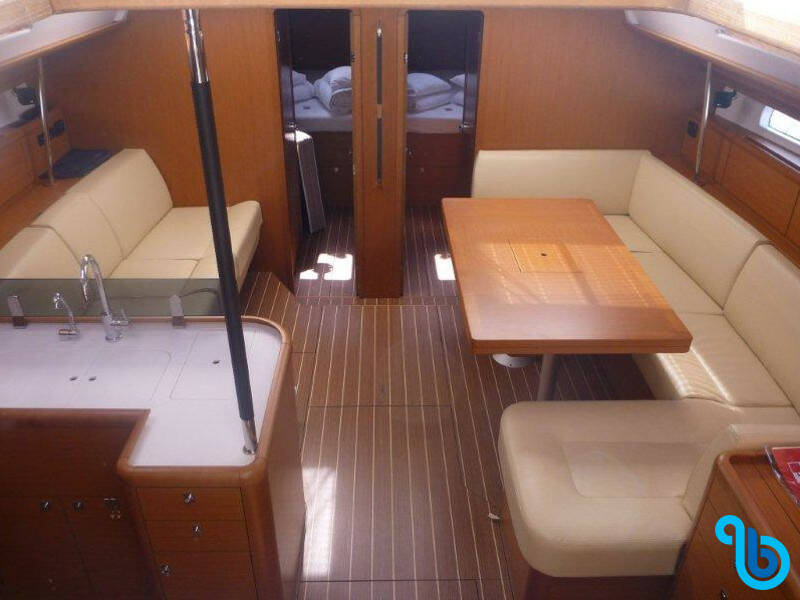 Jeanneau 53, Triton