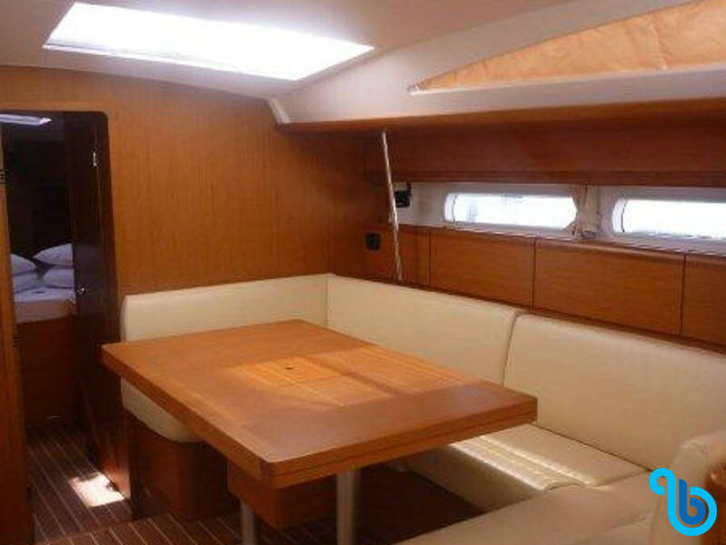 Jeanneau 53, Triton