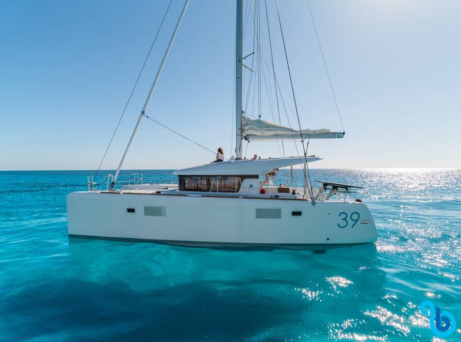 Lagoon 39, ECONOMY