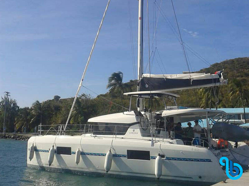 Lagoon 42, Martine