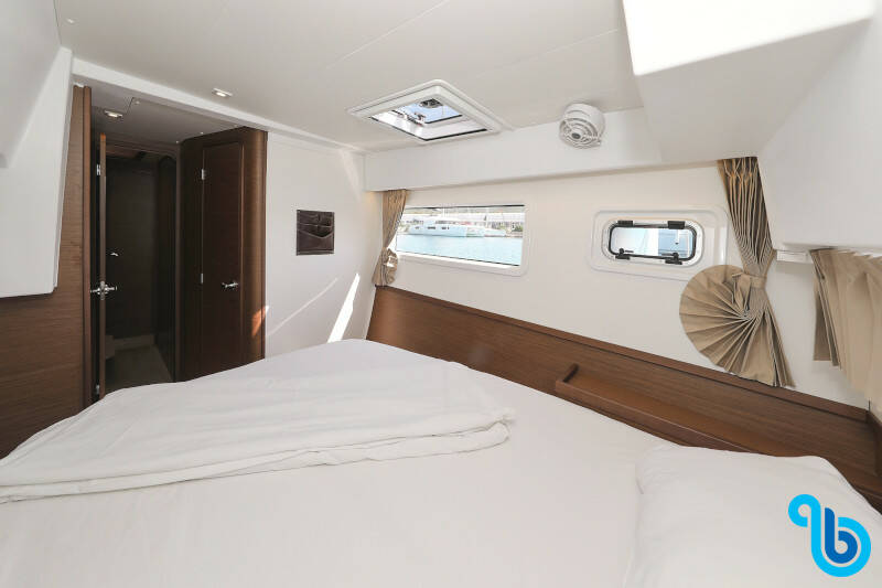 Lagoon 42, ROYAL SALUTE