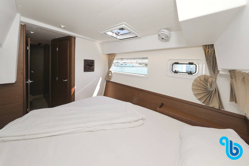 Lagoon 42, ROYAL SALUTE