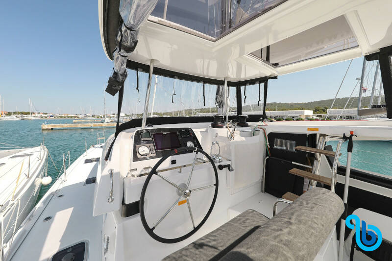 Lagoon 42, ROYAL SALUTE