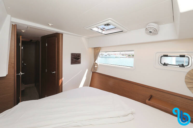 Lagoon 42, ROYAL SALUTE