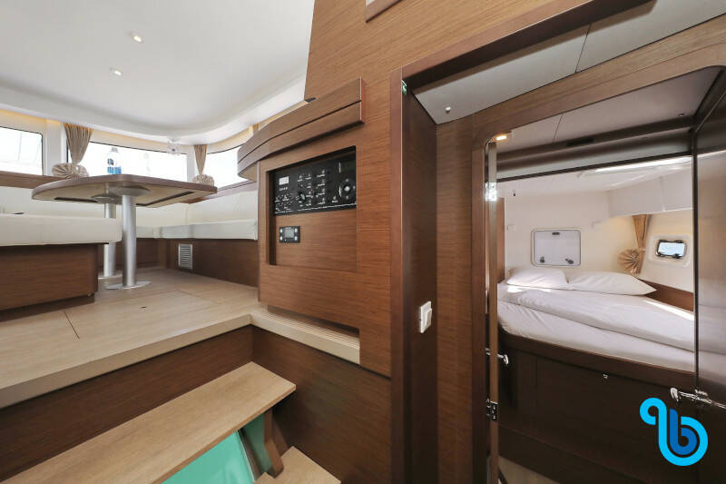 Lagoon 42, ROYAL SALUTE