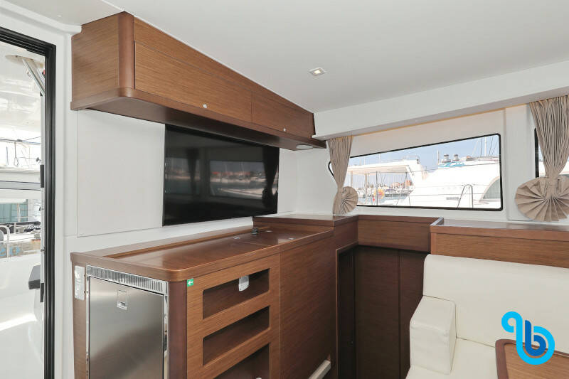 Lagoon 42, ROYAL SALUTE