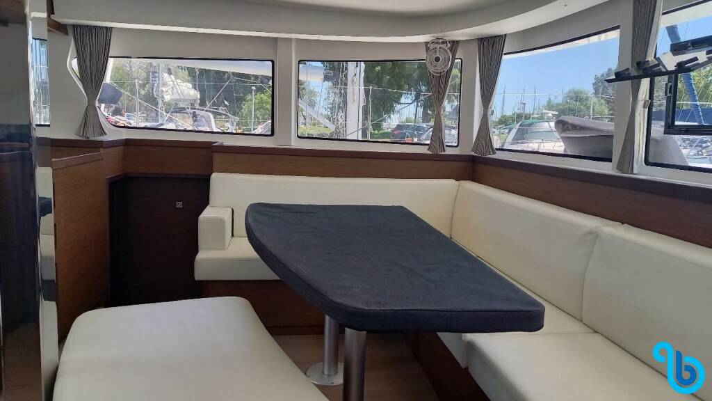 Lagoon 42, PRESTIGE