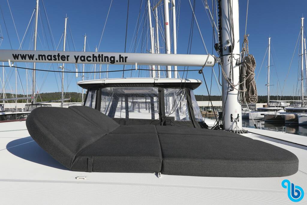 Lagoon 42, EQUATOR