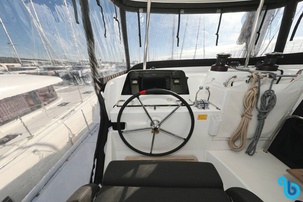 Lagoon 42, EQUATOR