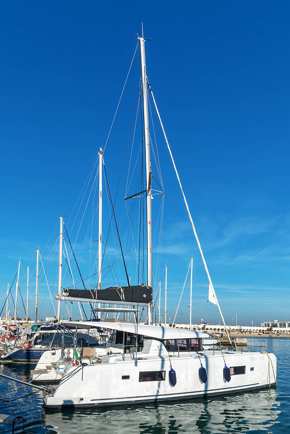 Lagoon 42, Beatrix