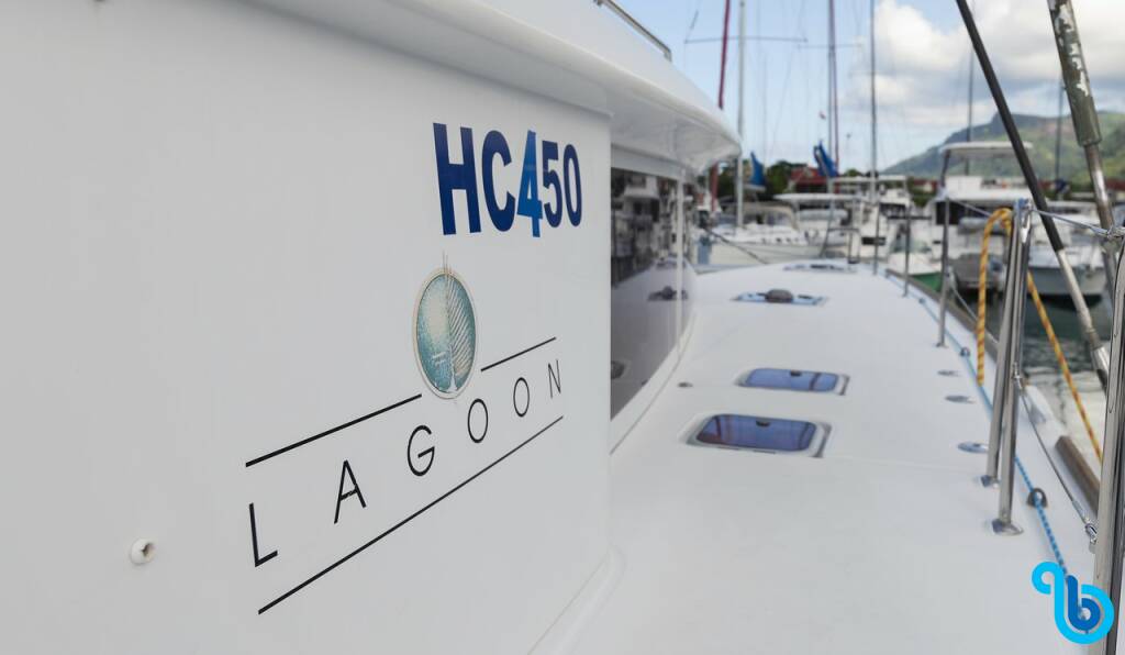 Lagoon 450, Muzikal