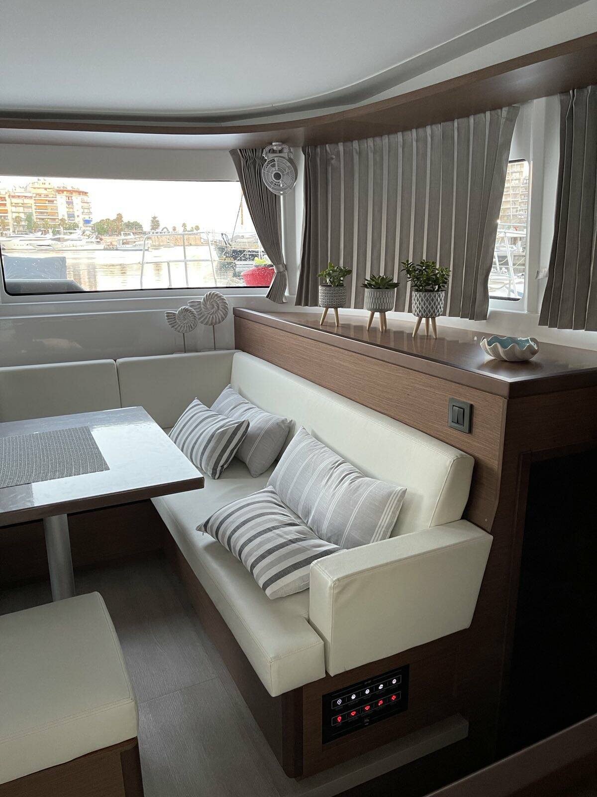 Lagoon 46, Grand Blue