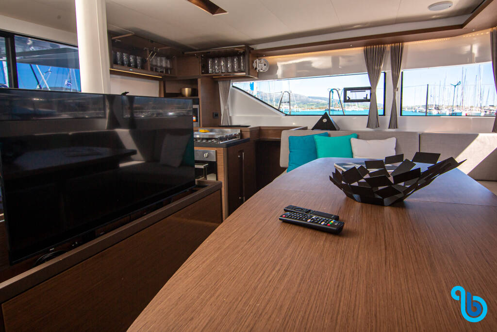 Lagoon 50, Magnum Opus VIP-equipped