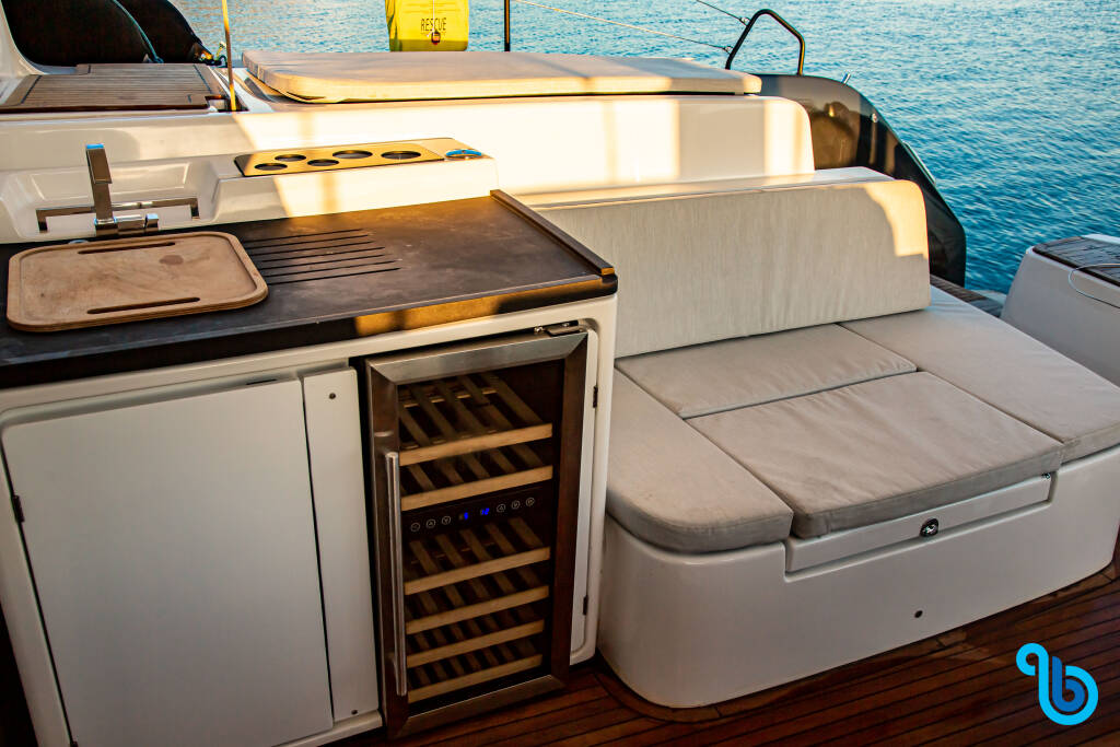 Lagoon 50, Magnum Opus VIP-equipped