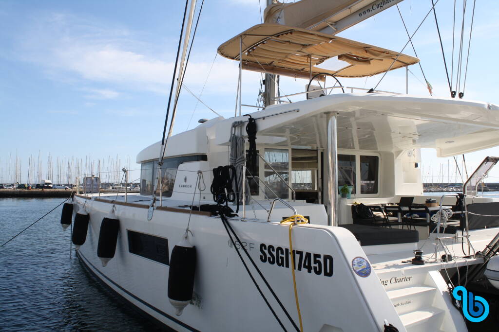 Lagoon 52F, Cala Luna - air conditioned -